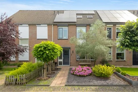 Terraced house for sale: Spieringen 59, Aalburg Wijk En Aalburg