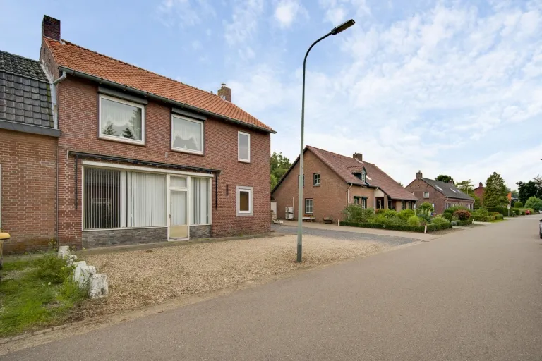 Twee-onder-één-kap te koop: Spikkerweg 158A, Roermond