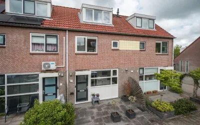 Tussenwoning te koop: Spirea 7, Achter het Raadhuis Nootdorp