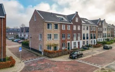 Hoekwoning te koop: Spoorbaan 27, Kanaalzicht Hellevoetsluis