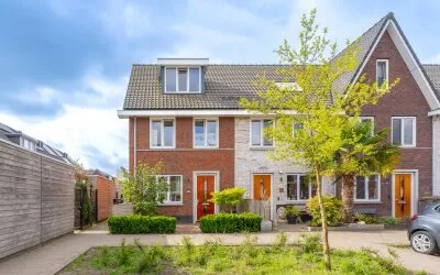 Hoekwoning te koop: Spoorbaan 47, Kanaalzicht Hellevoetsluis