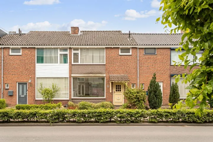 Terraced house for sale: Spoorlaan 22, Centrum Oost 2 Etten-Leur