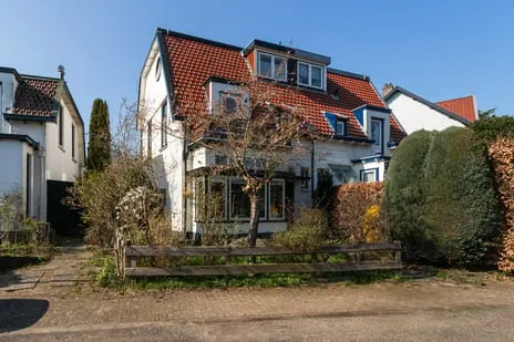 Twee-onder-één-kap te koop: Spoorlaan 8, Meijerkamp Bussum