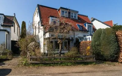 Twee-onder-één-kap te koop: Spoorlaan 8, Meijerkamp Bussum