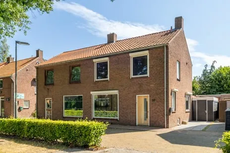 Twee-onder-één-kap te koop: Spoorstraat 37, Dorst Dorst