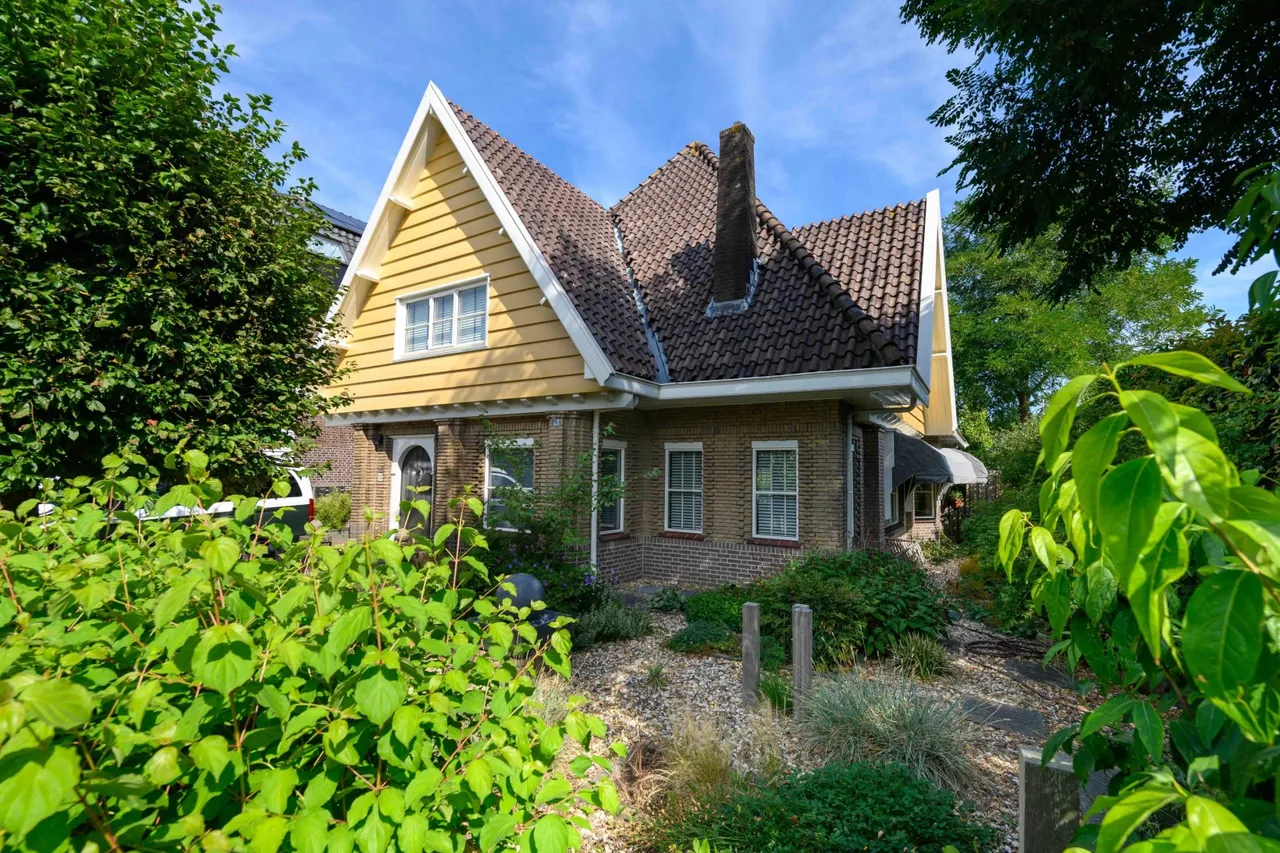 Vrijstaande woning te koop: Spoorstraat 52, Bodegraven