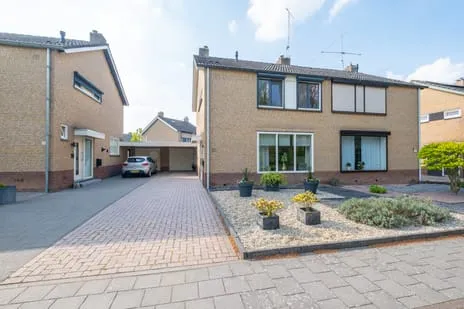 Hoekwoning te koop: Spoorstraat 60, Mariaveld Susteren