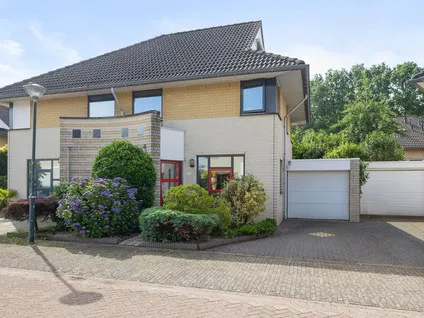 Twee-onder-één-kap te koop: Spoorven 232, 't Ven West Veghel