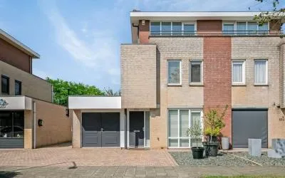 Twee-onder-één-kap te koop: Spoorven 531, 't Ven West Veghel