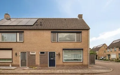 Twee-onder-één-kap te koop: Spoorwaterstraat 24, Linie Hulst