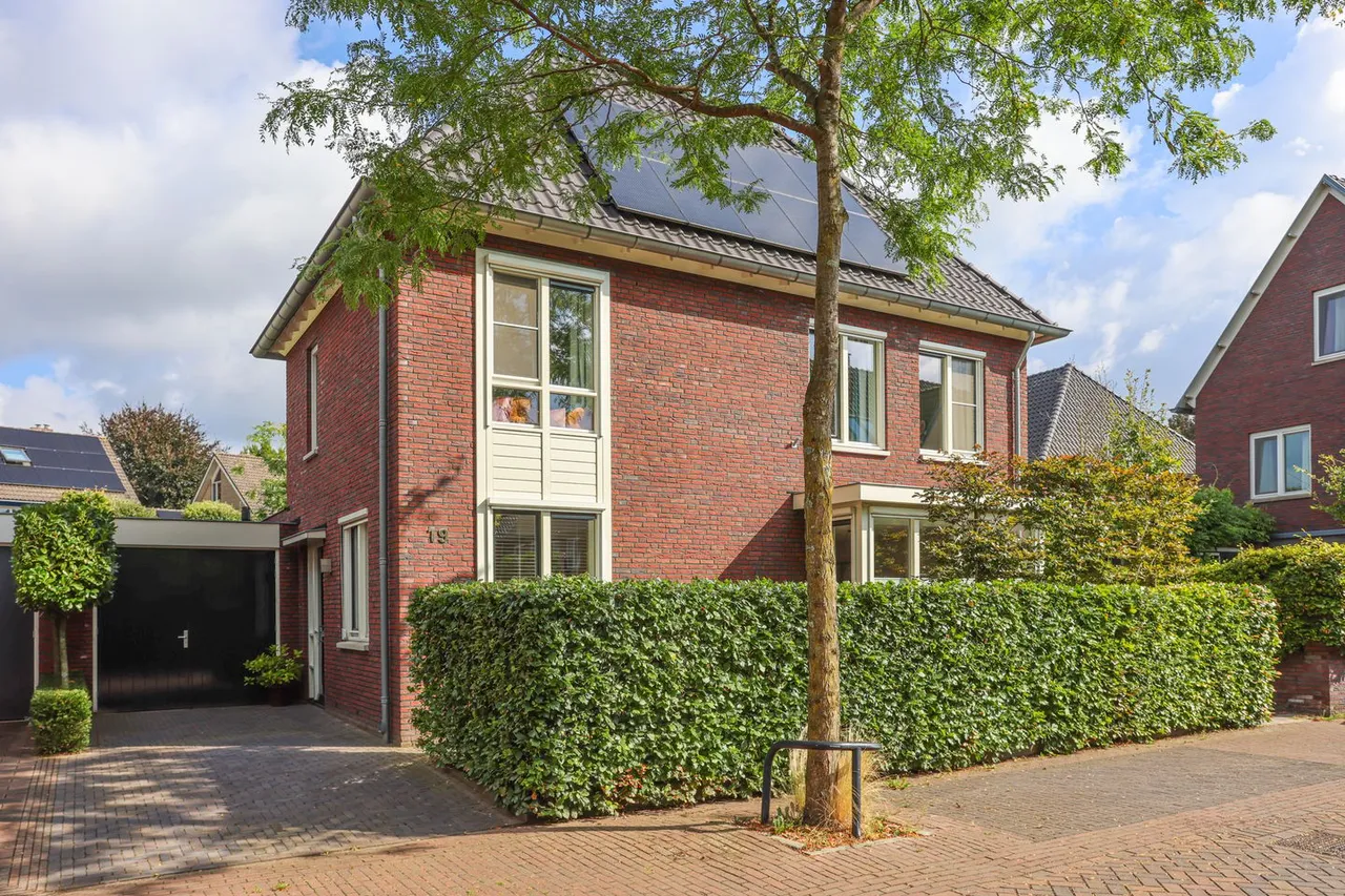 Twee-onder-één-kap te koop: Spoorwiel 19, Lunteren