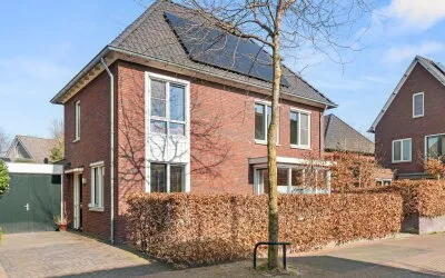 Twee-onder-één-kap te koop: Spoorwiel 19, Wormshoef Lunteren