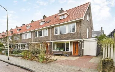 Hoekwoning te koop: Spoorzichtlaan 1, Zandvoortselaan en Berkenrode en omgeving Heemstede
