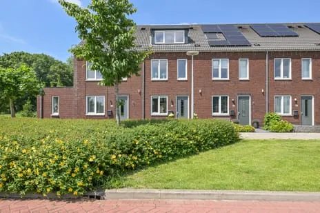 Terraced house for sale: Sportlaan 2, Langeraar Ter Aar