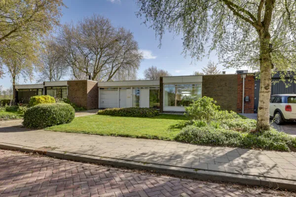 Twee-onder-één-kap te koop: Sportlaan 36, Emmeloord-Centrum-Bos en Gaard Emmeloord