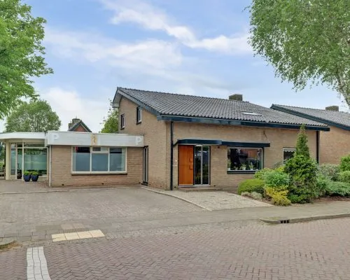 Tussenwoning te koop: Sportparkstraat 5, Centrum Voorthuizen Voorthuizen