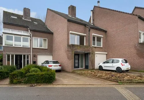 Tussenwoning te koop: Sportstraat 12, Kern Maasniel Roermond