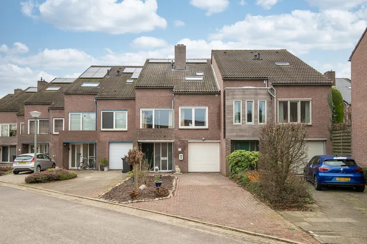 Tussenwoning te koop: Sportstraat 28, Roermond