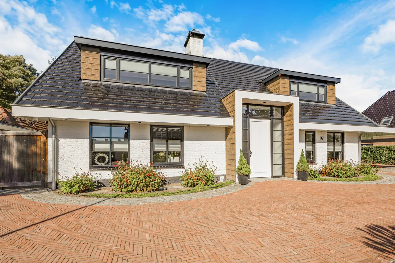 Vrijstaande woning te koop: Sportveldweg 37, Nieuw-Vennep