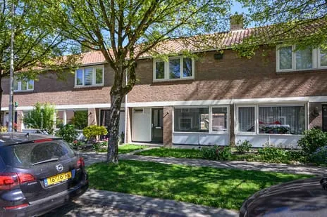 Tussenwoning te koop: Sportweg 27, Rutten-woonkern Rutten