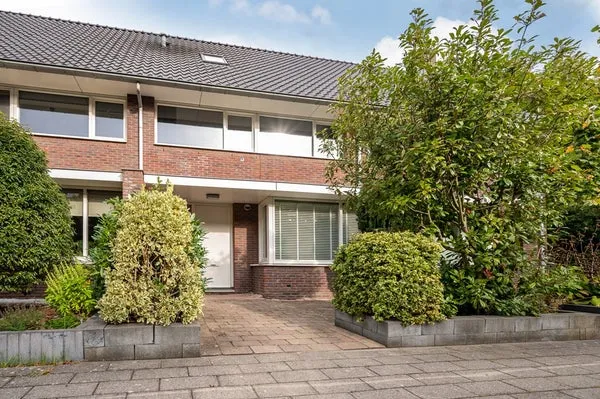Tussenwoning te koop: Sprietzeil 32, Noorderplassen W.-West Almere