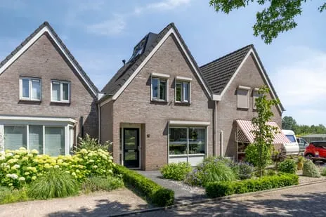 Tussenwoning te koop: St Annastraat 10, Oud Zevenaar Zevenaar