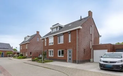 Tussenwoning te koop: St. Isidorusstraat 15, Leunen Leunen
