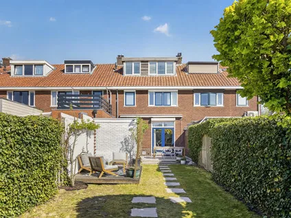 Tussenwoning te koop: St. Jacobslaan 106, St. Anna Nijmegen
