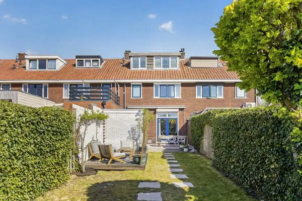 Tussenwoning te koop: St. Jacobslaan 106, St. Anna Nijmegen