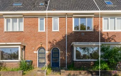 Tussenwoning te koop: St. Jacobslaan 14, St. Anna Nijmegen