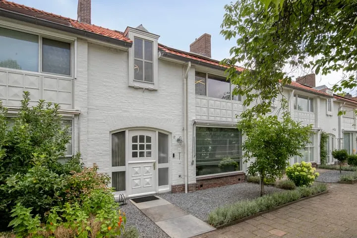Terraced house for sale: St Norbertuslaan 17, Sintenbuurt Eindhoven