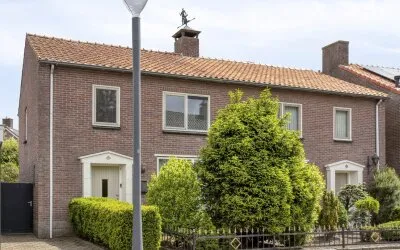 Twee-onder-één-kap te koop: St Odulphusstraat 12, Centrum Best