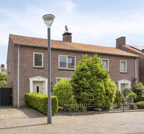 Twee-onder-één-kap te koop: St Odulphusstraat 12, Centrum Best