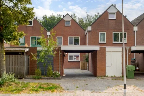 Tussenwoning te koop: St. Pietersland 26, Meppel