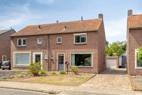 Twee-onder-één-kap te koop: St. Willibrordusstraat 12, Berghem-Noord Berghem