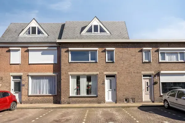 Tussenwoning te koop: St. Crispijnstraat 27, Waalwijk