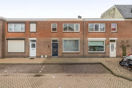 Tussenwoning te koop: St. Crispijnstraat 33, Waalwijk