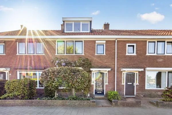 Tussenwoning te koop: St. Jacobslaan 106, St. Anna Nijmegen