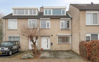 Tussenwoning te koop: St. Luciabaai 66, Capelle Aan Den Ijssel