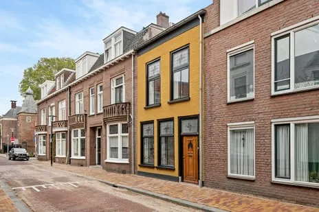 Tussenwoning te koop: St. Walburgstraat 9, Binnenstad Tiel