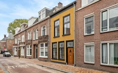 Tussenwoning te koop: St. Walburgstraat 9, Binnenstad Tiel