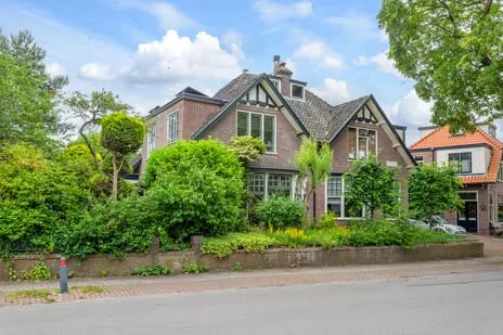 Twee-onder-één-kap te koop: Stadhouderslaan 42, Schilderskwartier Hilversum