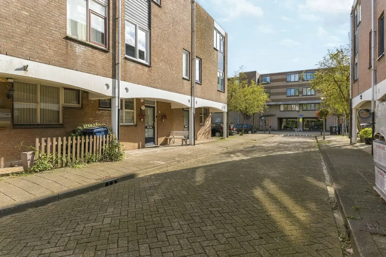 Tussenwoning te koop: Stadhouderstraat 9, Almere