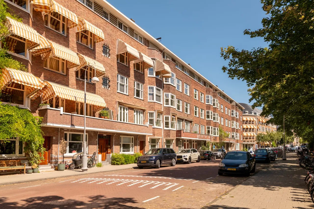Apartment for sale: Stadionkade 27-2, Minervabuurt-Zuid Amsterdam