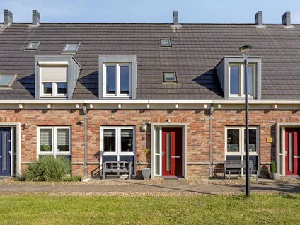 Tussenwoning te koop: Stadsmuur 6, Muren Houten