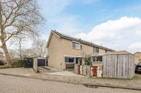 Hoekwoning te koop: Staringhof 1, Dichters- en Schrijversbuurt Hellevoetsluis