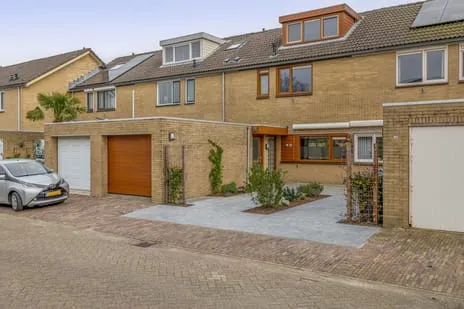 Tussenwoning te koop: Staringhof 42, Dichters- en Schrijversbuurt Hellevoetsluis