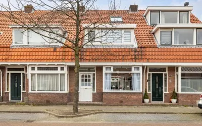 Tussenwoning te koop: Starrebosstraat 4, Watervlietbuurt Velsen-Noord