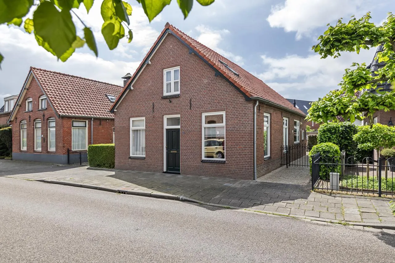 Vrijstaande woning te koop: Stationsstraat 11, Druten