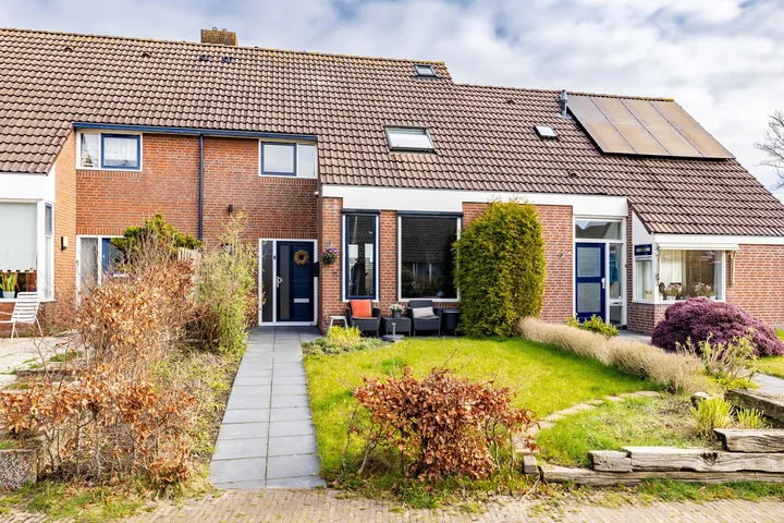 Tussenwoning te koop: Stationsstraat 13, Ferwert